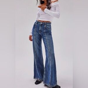 We The Free Wallflower Mid-rise Flare women’s jeans Sz 27